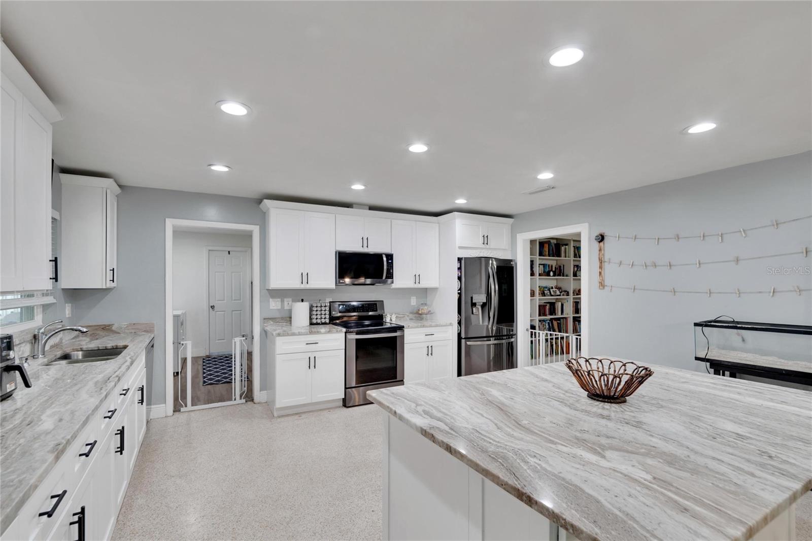 Listing photo id 28 for 1607 Melodie Drive
