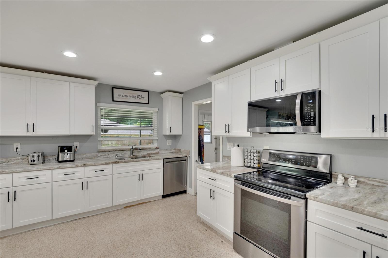 Listing photo id 29 for 1607 Melodie Drive