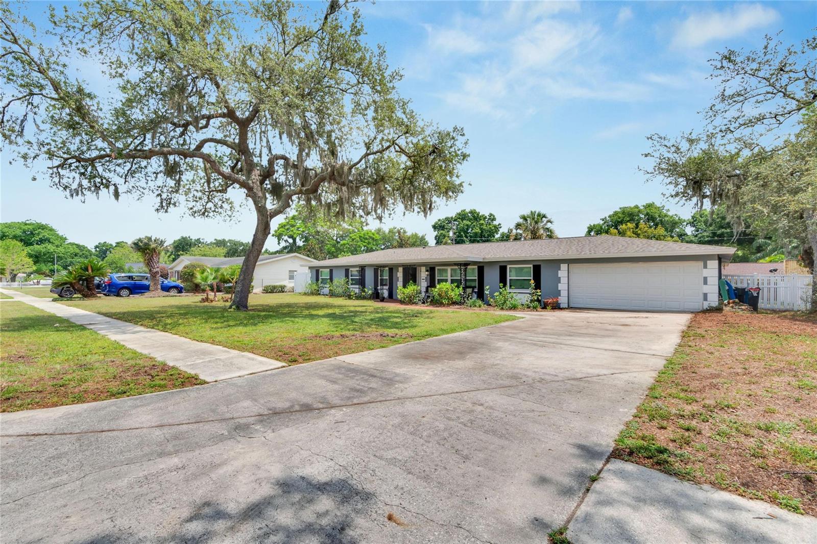 Listing photo id 3 for 1607 Melodie Drive