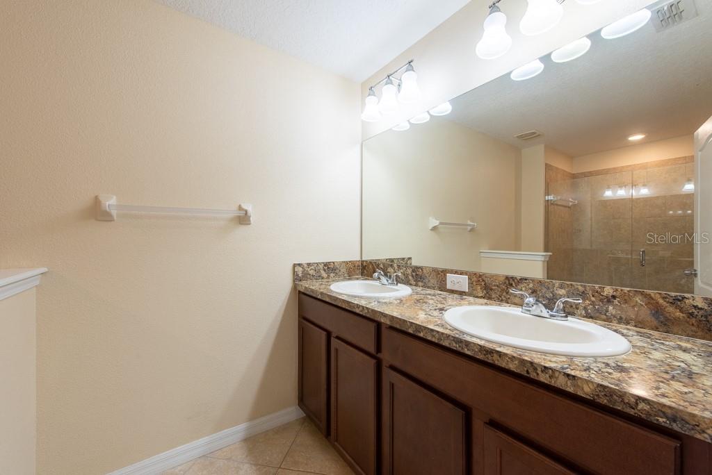 Image 17 of 45 For 11903 Greengate Drive