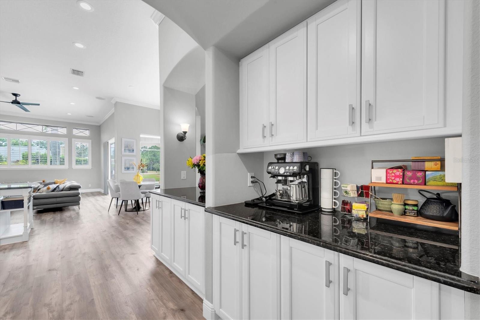 Listing photo id 12 for 3716 Janus Way