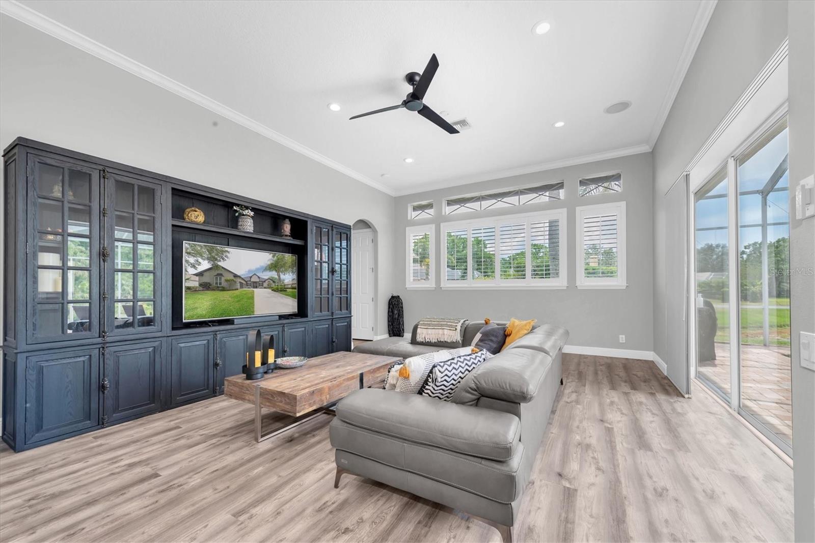 Listing photo id 15 for 3716 Janus Way