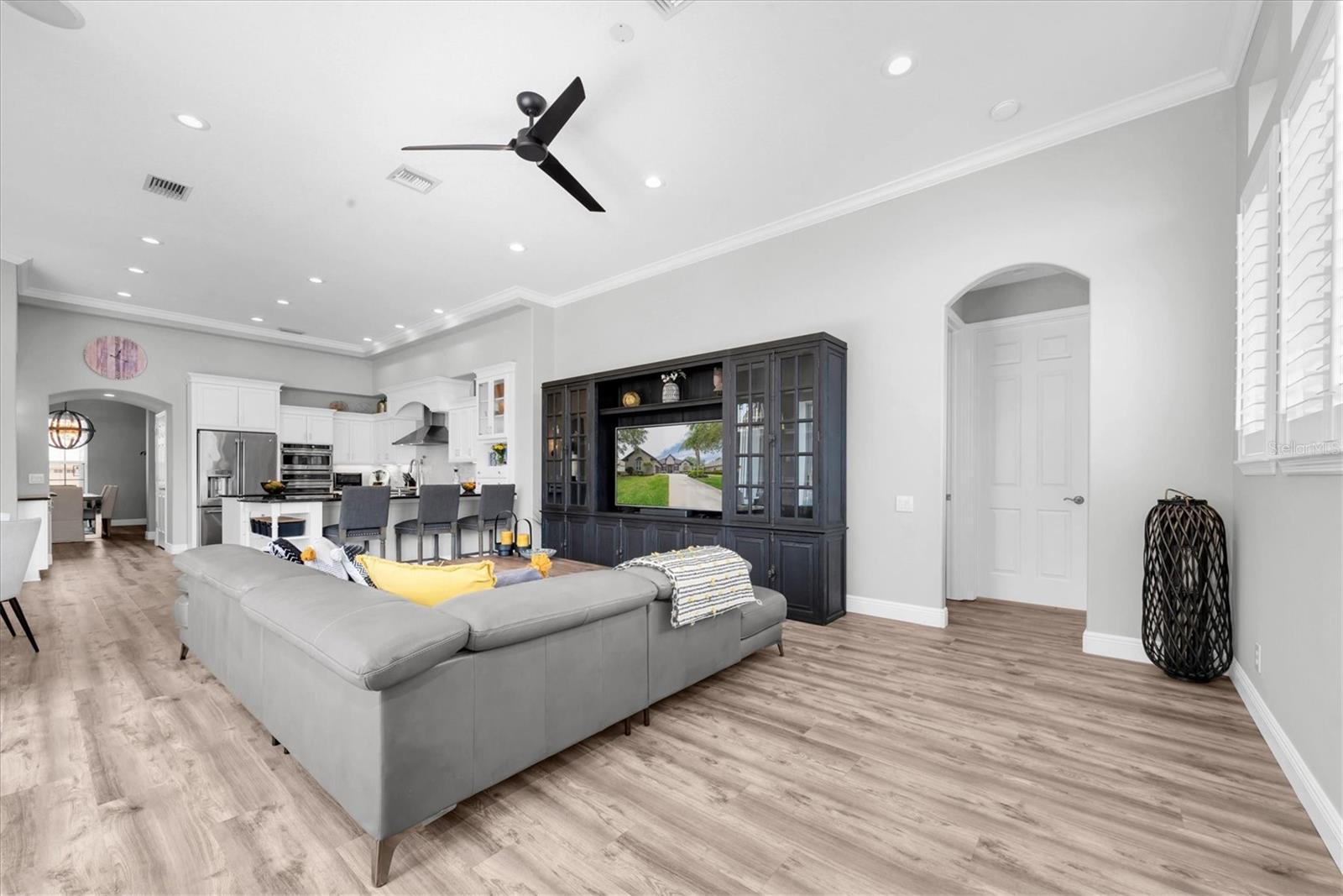 Listing photo id 17 for 3716 Janus Way