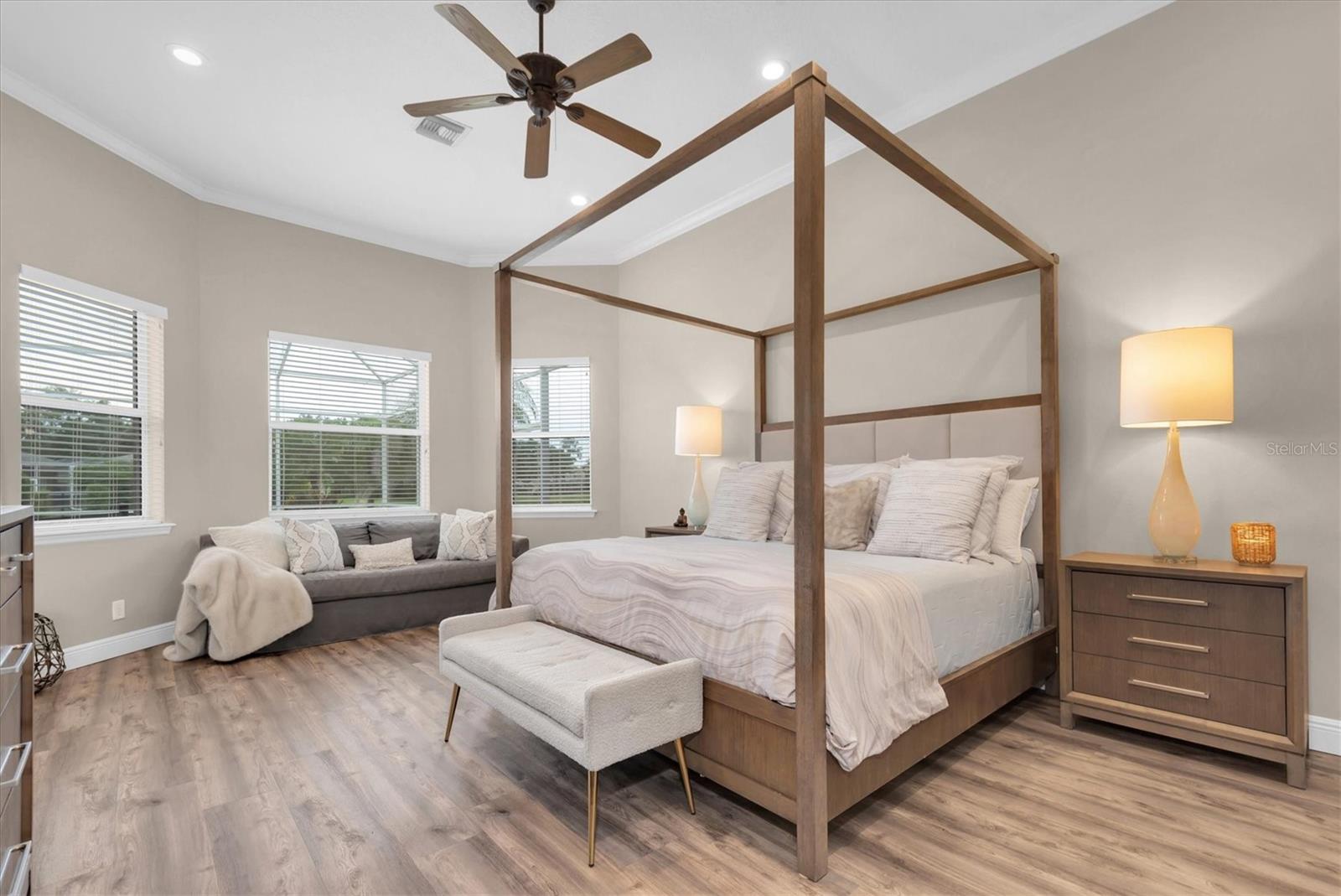 Listing photo id 21 for 3716 Janus Way