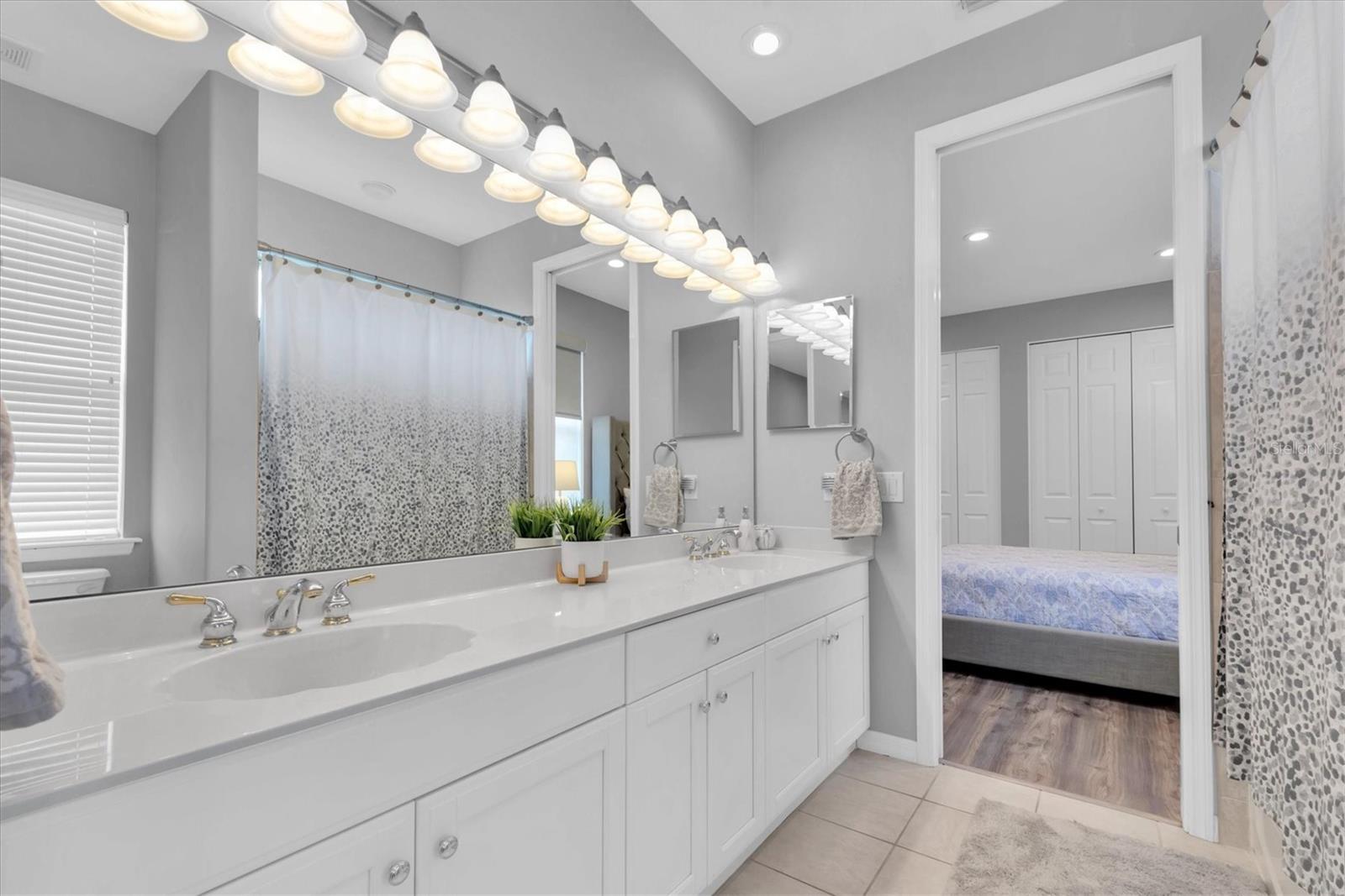 Listing photo id 29 for 3716 Janus Way