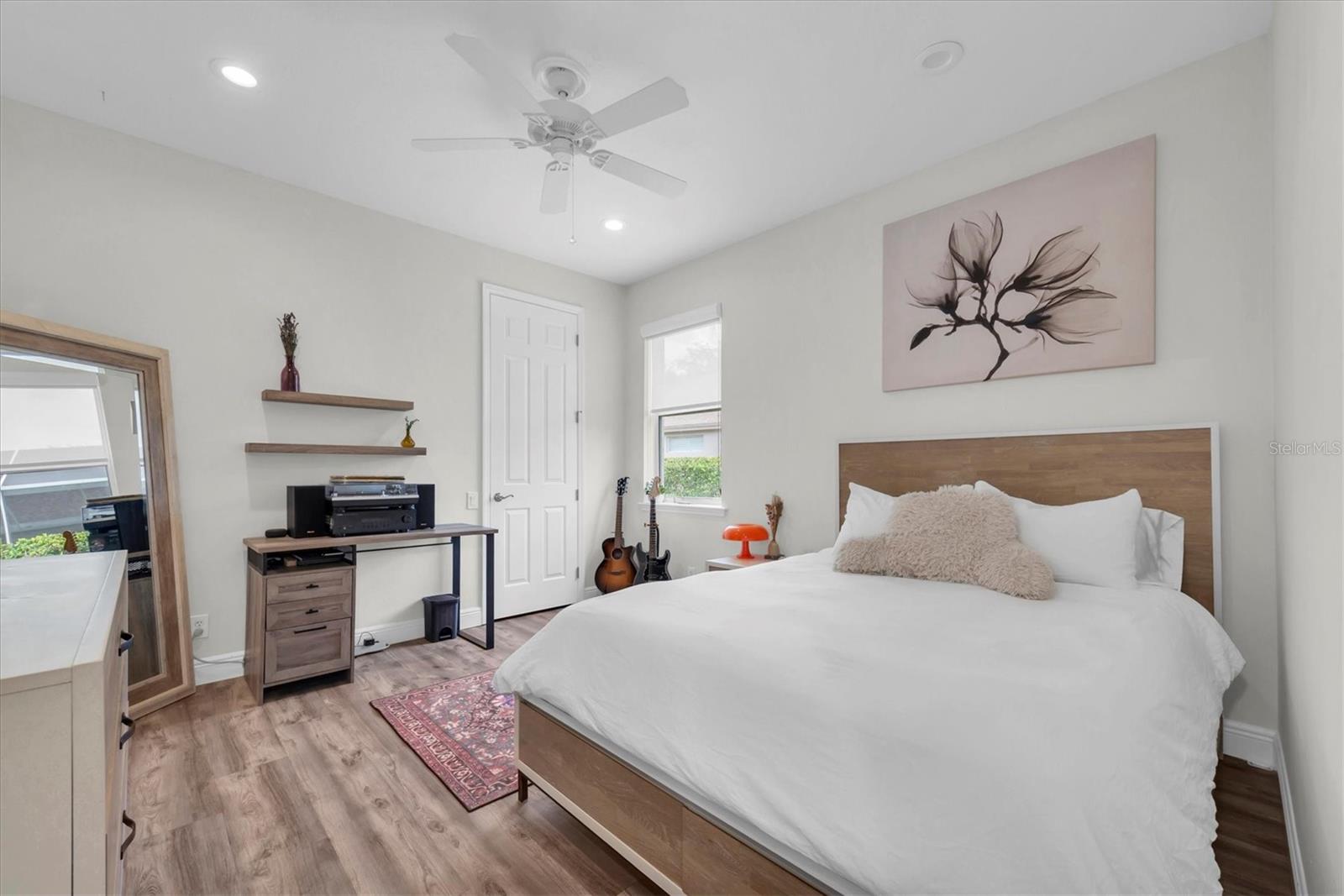 Listing photo id 32 for 3716 Janus Way