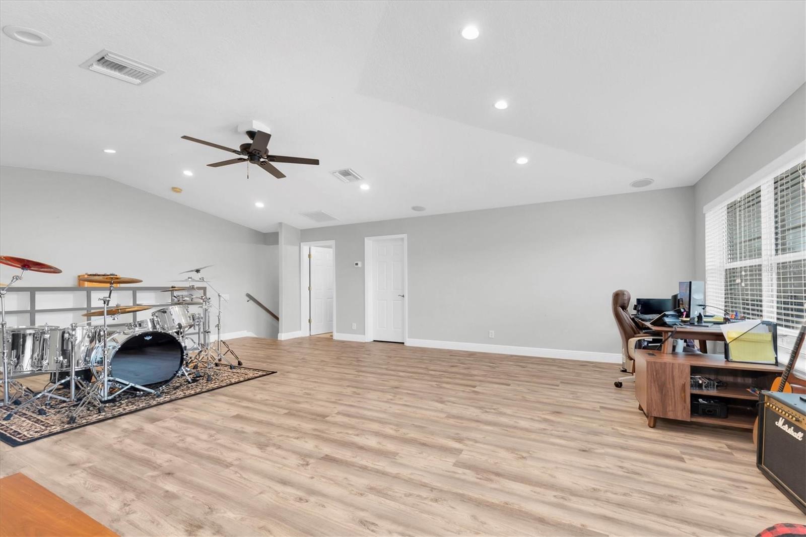 Listing photo id 36 for 3716 Janus Way