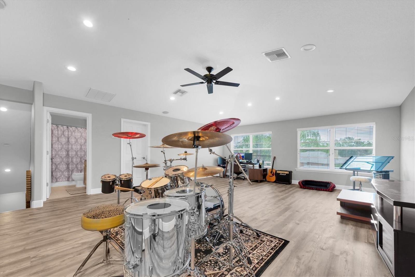 Listing photo id 37 for 3716 Janus Way
