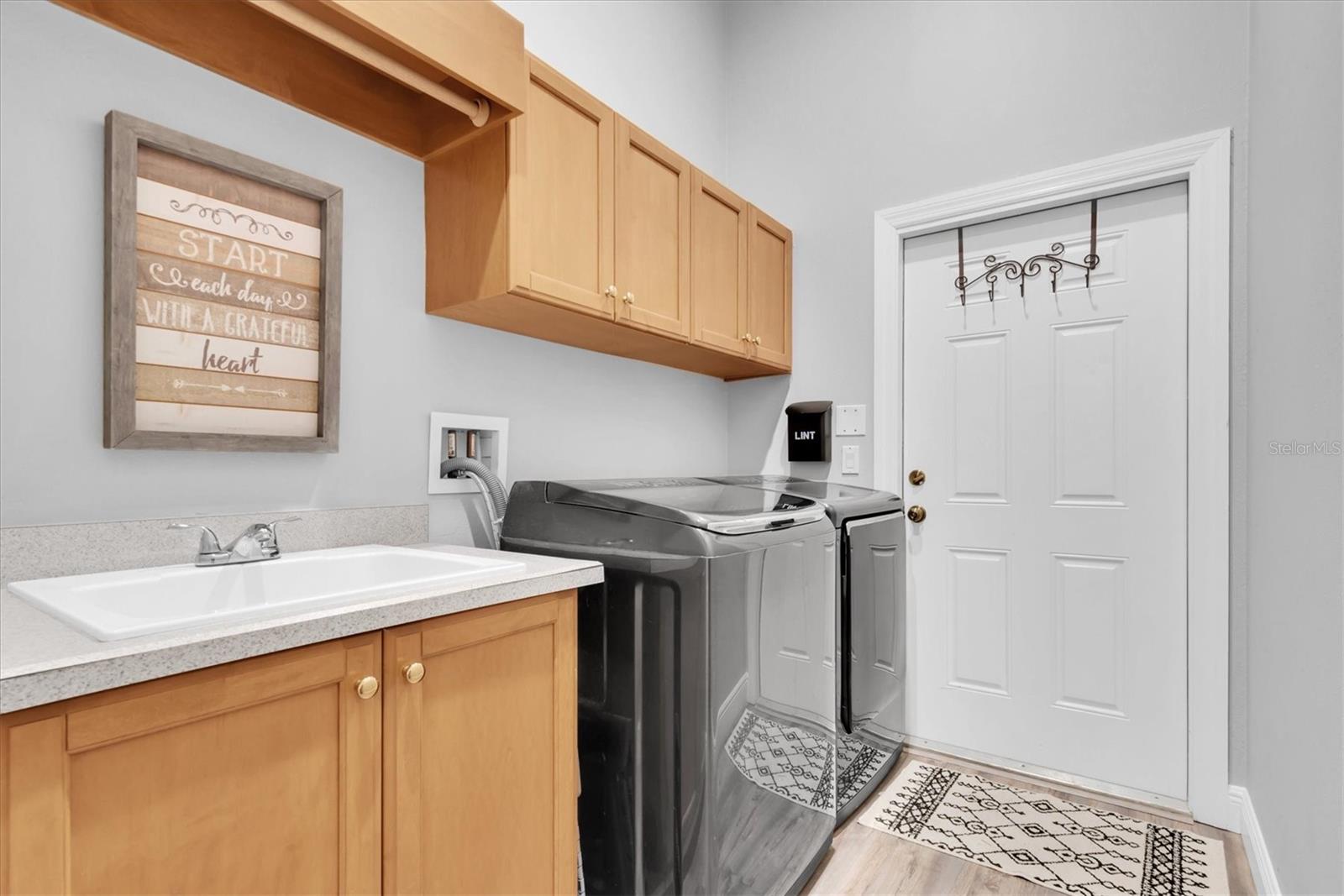 Listing photo id 39 for 3716 Janus Way