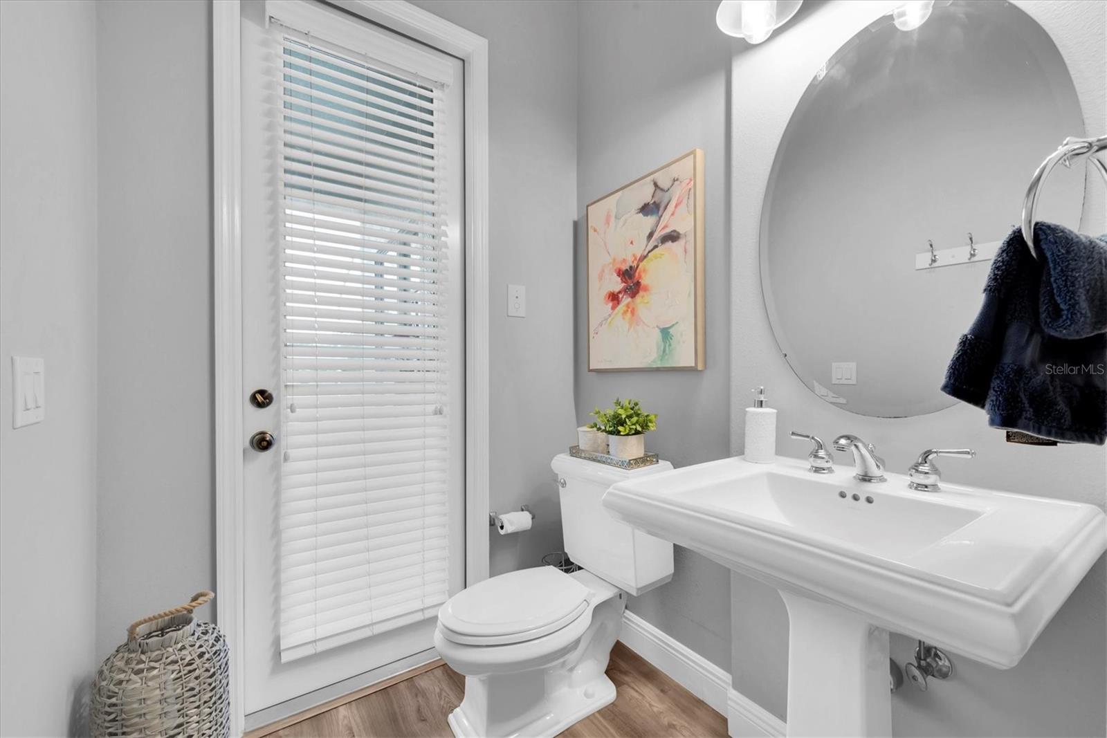 Listing photo id 40 for 3716 Janus Way