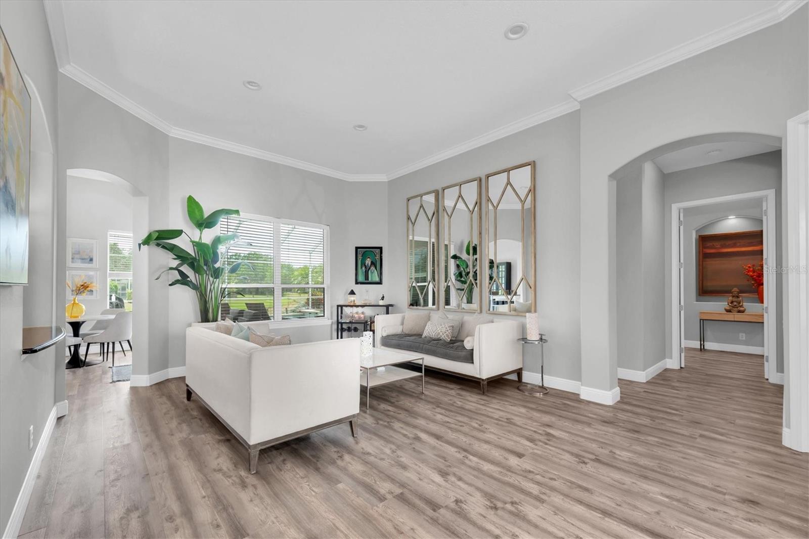 Listing photo id 5 for 3716 Janus Way
