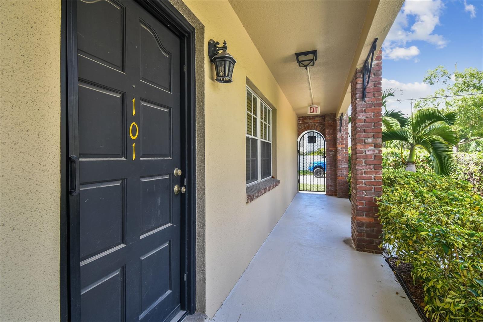 Image 11 of 33 For 208 Danube Avenue 101