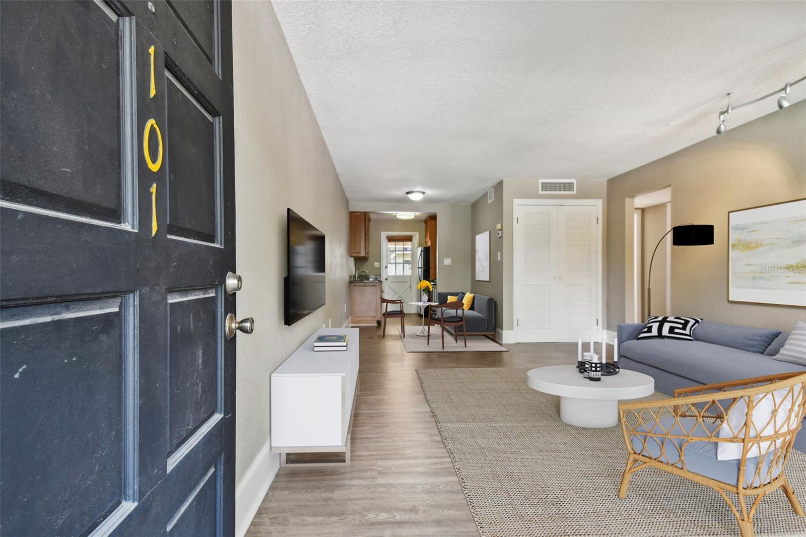 Image 12 of 33 For 208 Danube Avenue 101