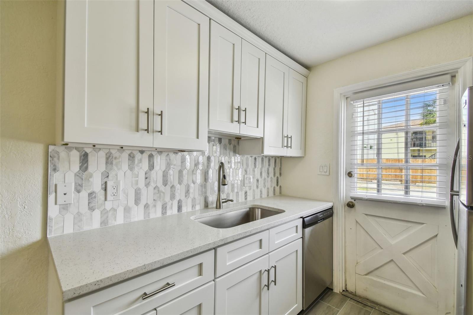 Image 13 of 33 For 208 Danube Avenue 101