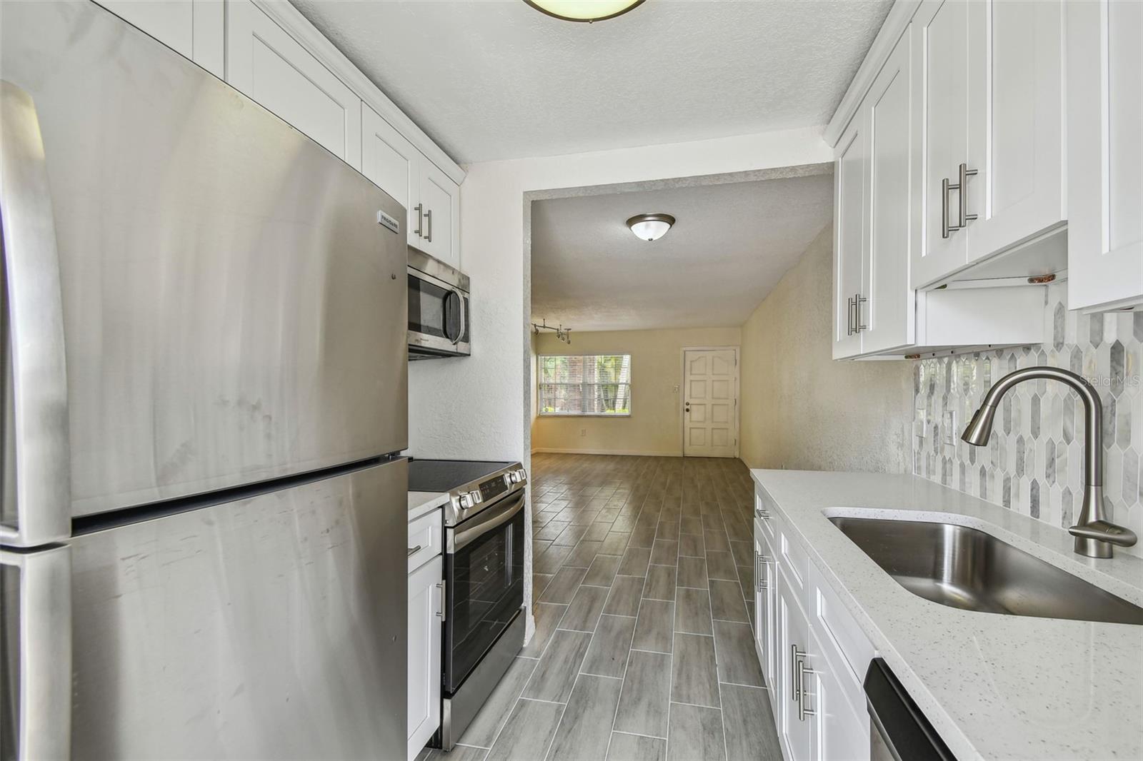 Image 16 of 33 For 208 Danube Avenue 101