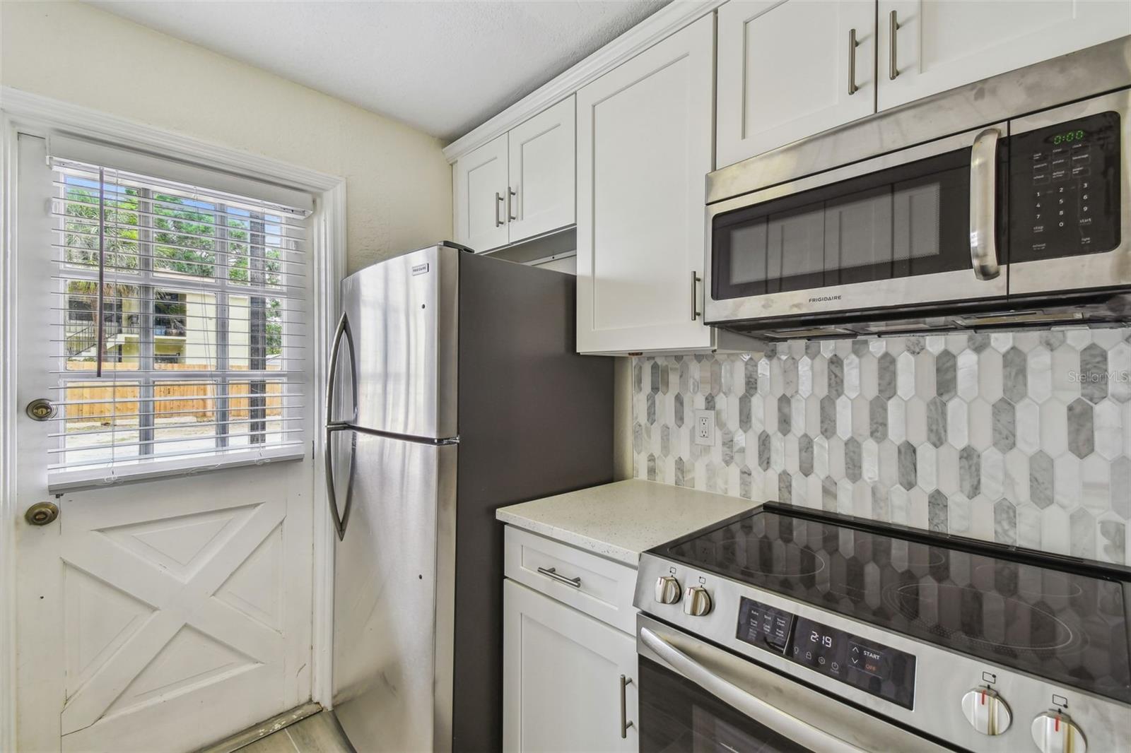 Image 17 of 33 For 208 Danube Avenue 101