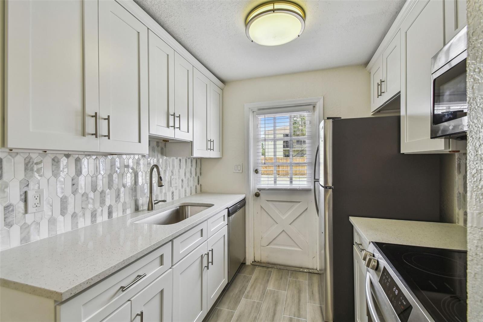Image 18 of 33 For 208 Danube Avenue 101