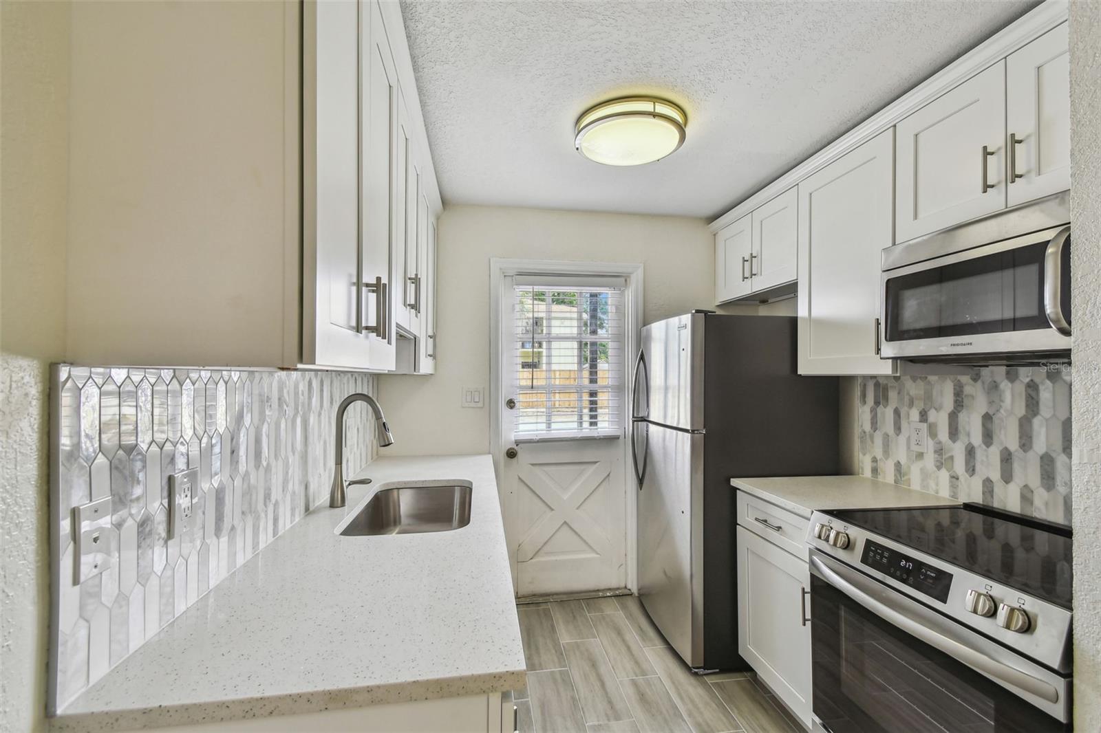 Image 19 of 33 For 208 Danube Avenue 101