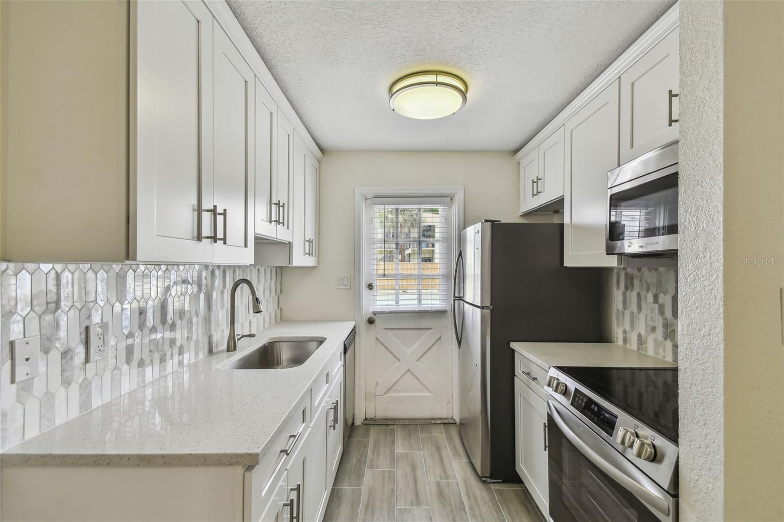 Image 20 of 33 For 208 Danube Avenue 101