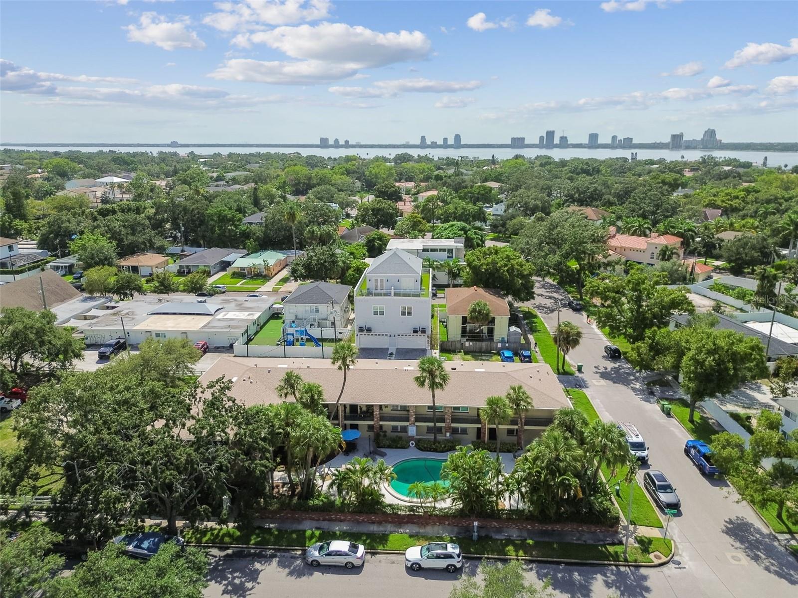 Image 7 of 33 For 208 Danube Avenue 101