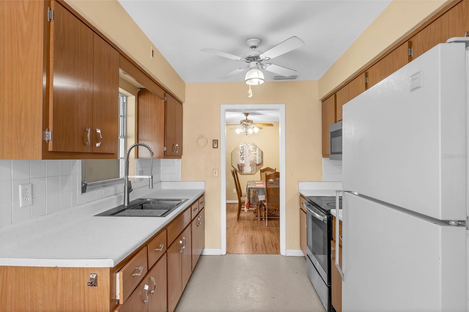 Image 9 of 40 For 2222 Euclid Circle N