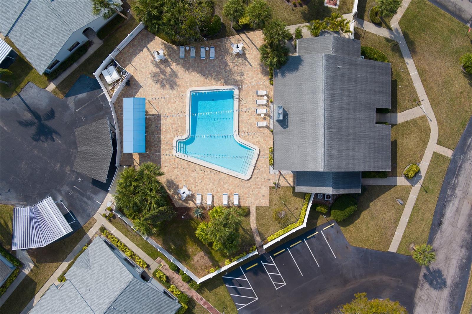 Image 32 of 36 For 2749 Countryside Boulevard 4