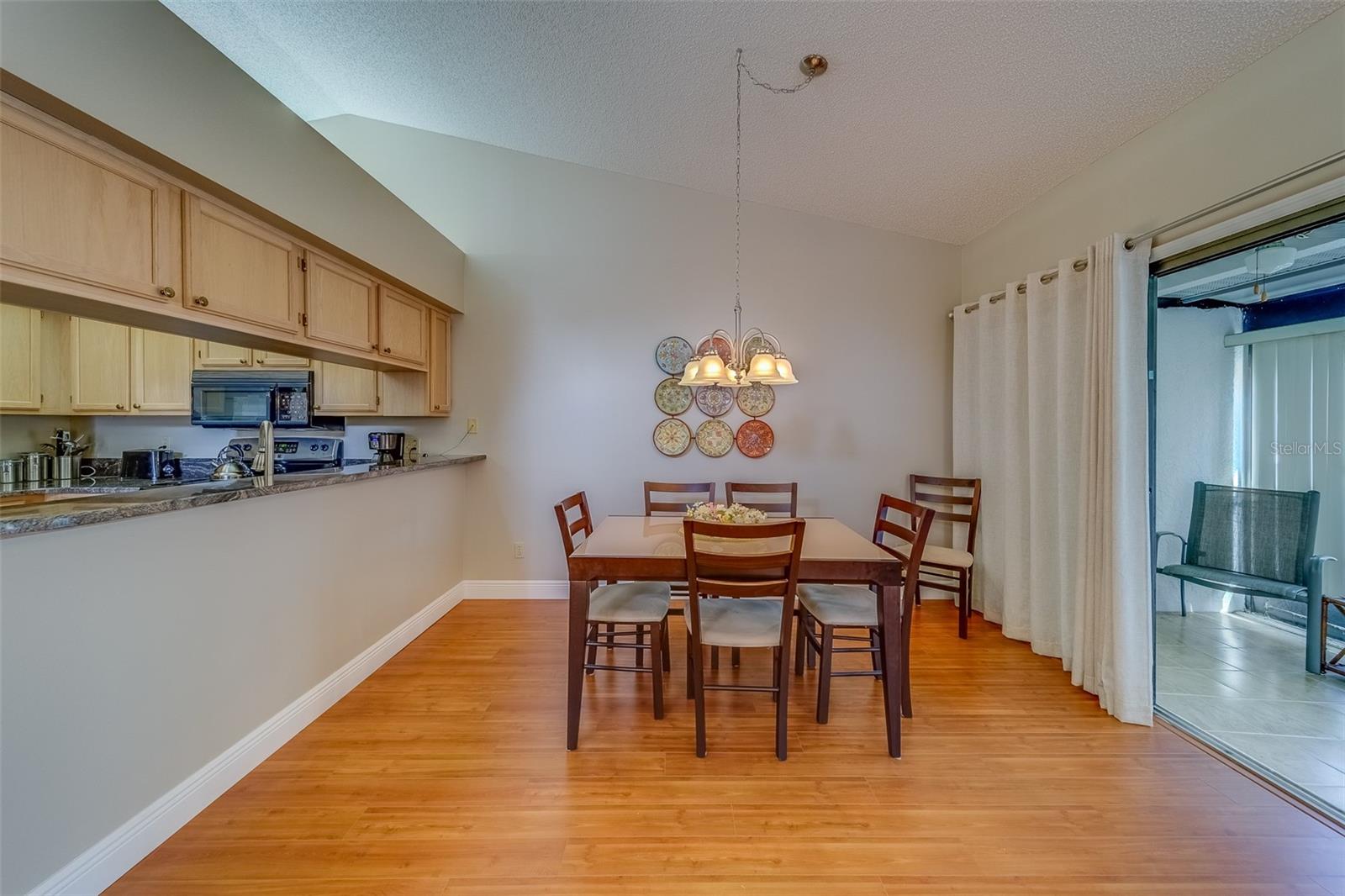 Image 8 of 36 For 2749 Countryside Boulevard 4