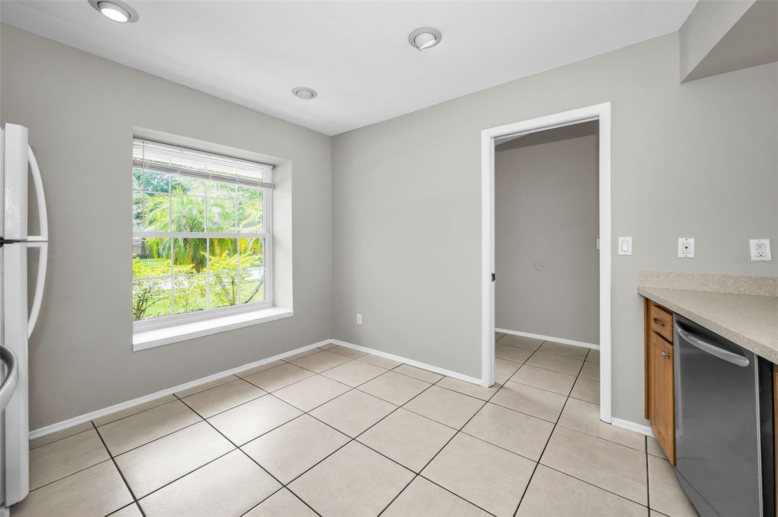Image 11 of 24 For 843 Greenfield Drive