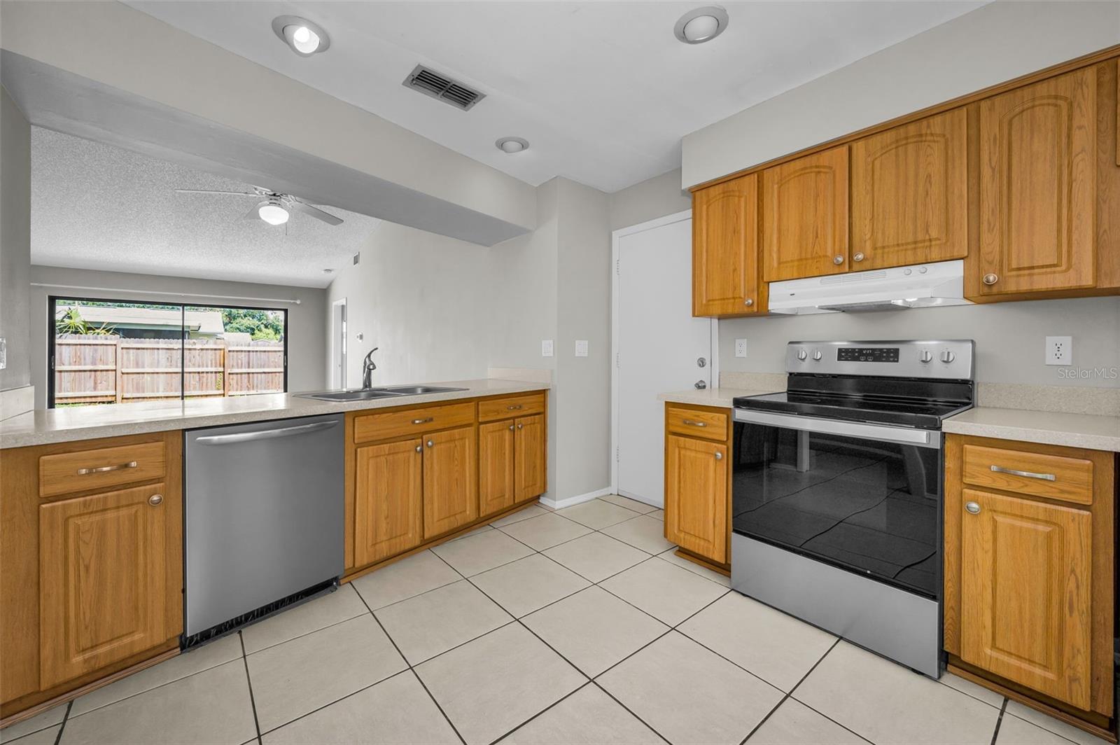 Image 12 of 24 For 843 Greenfield Drive