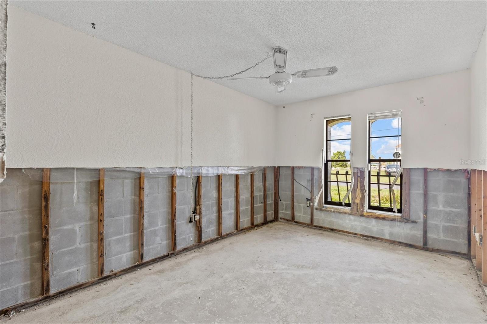 Image 11 of 33 For 4274 Deleon Drive