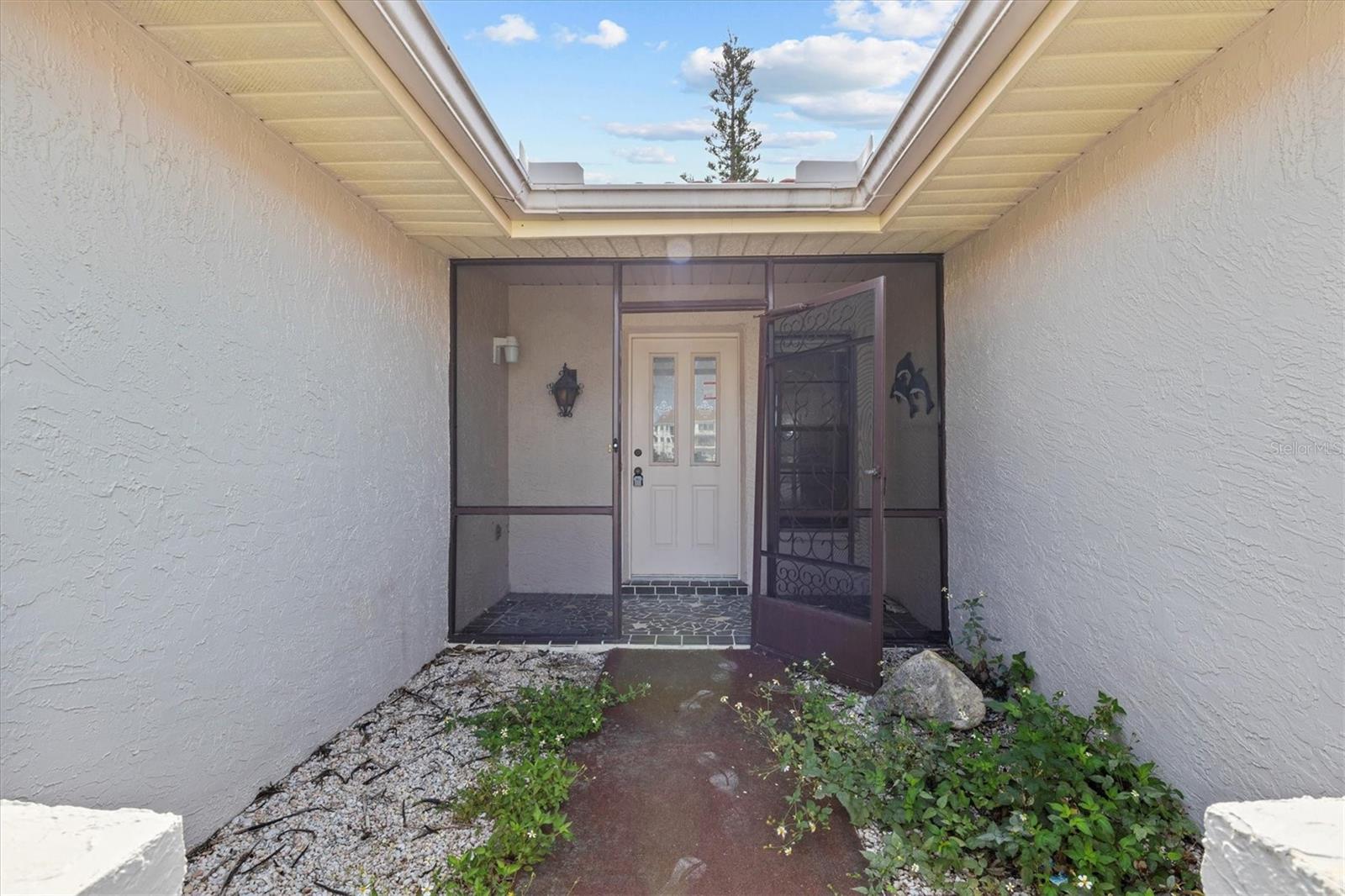 Image 4 of 33 For 4274 Deleon Drive