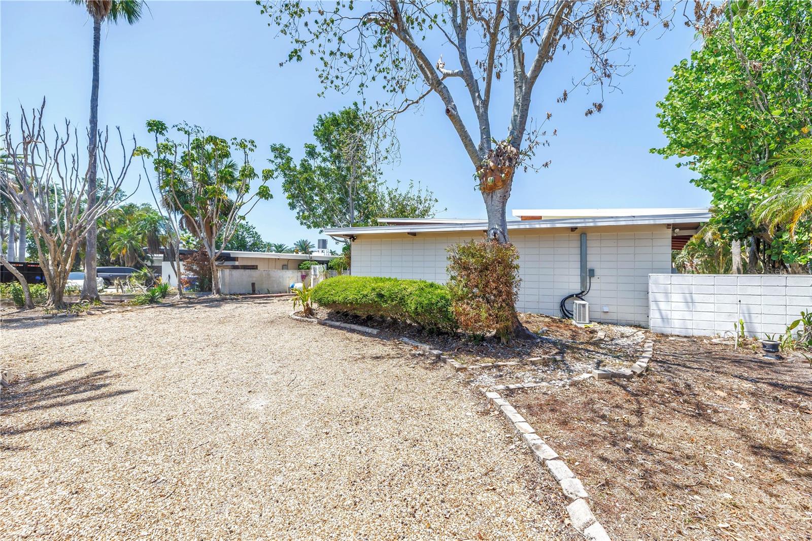 Image 11 of 60 For 31 Dolphin Drive