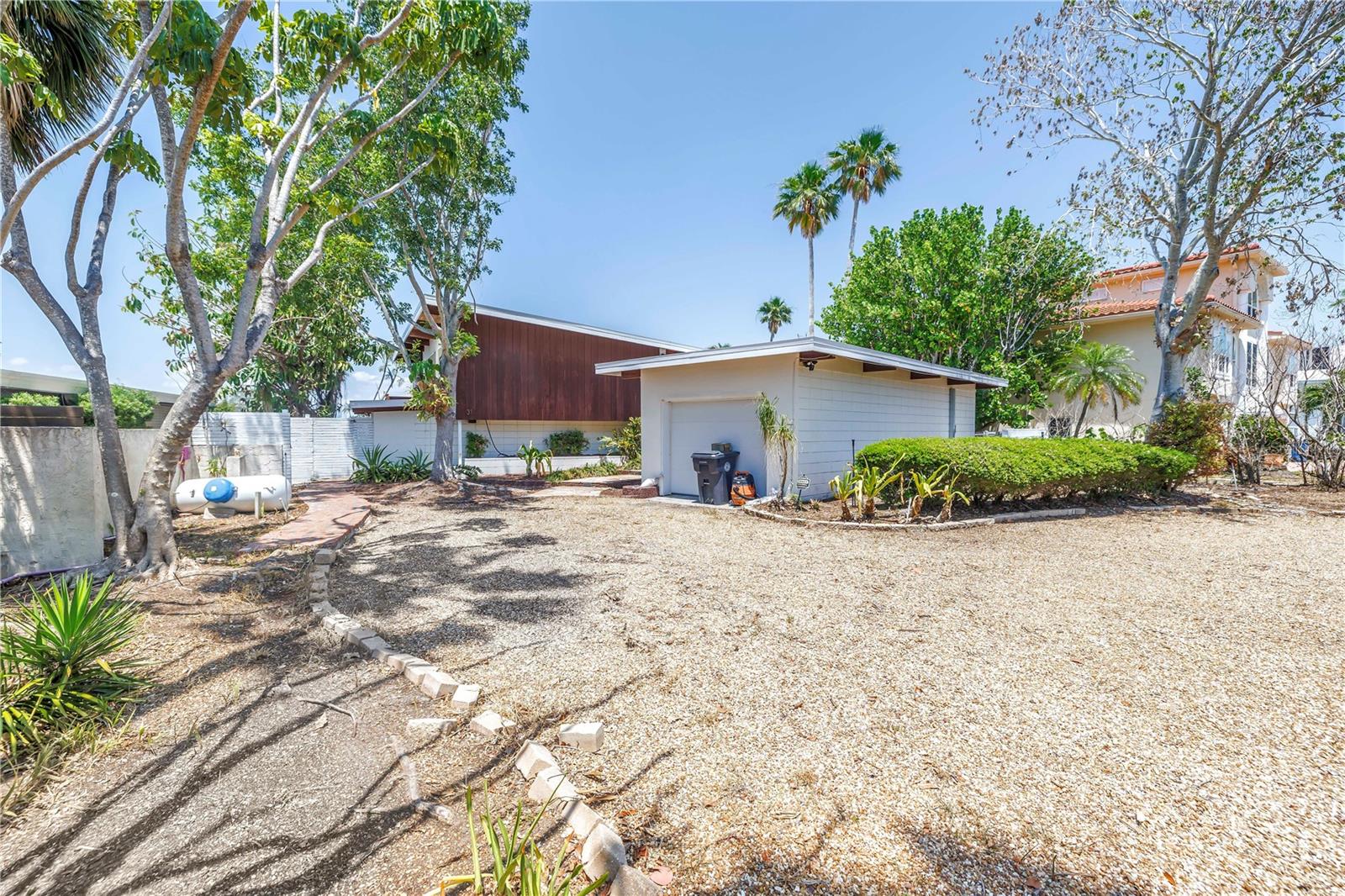Image 13 of 60 For 31 Dolphin Drive