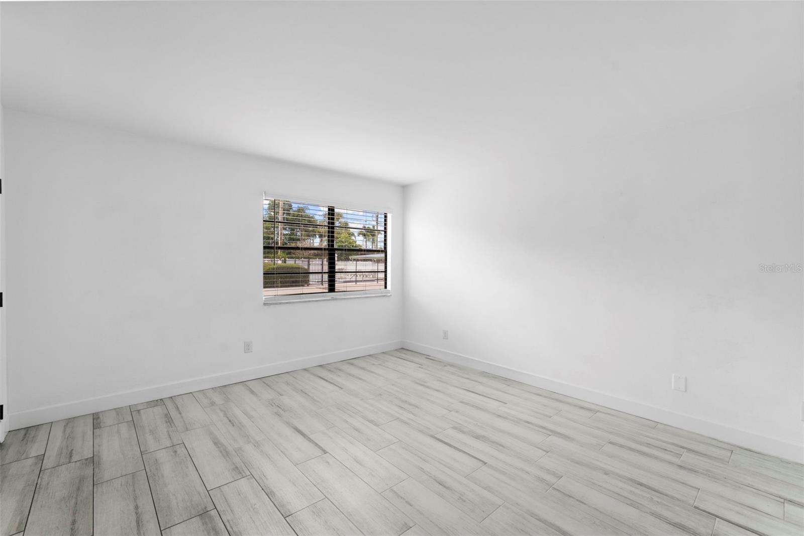 Image 13 of 33 For 3102 Horatio Street 13