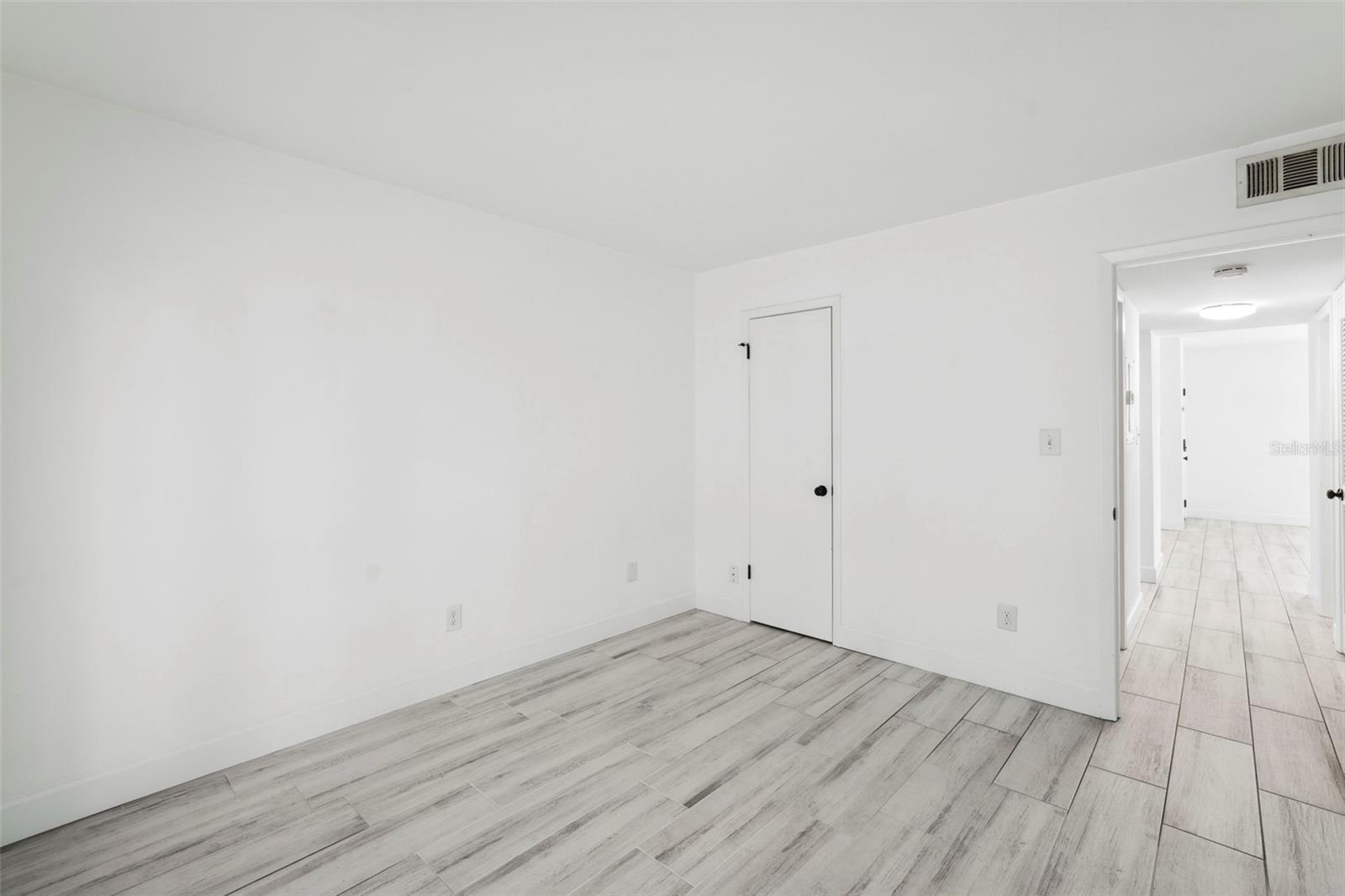 Image 15 of 33 For 3102 Horatio Street 13