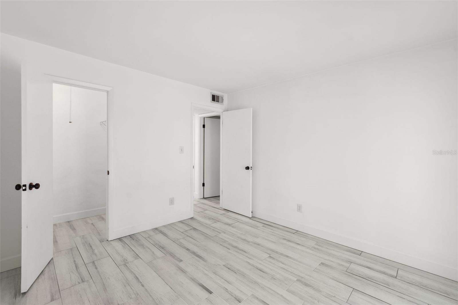 Image 16 of 33 For 3102 Horatio Street 13