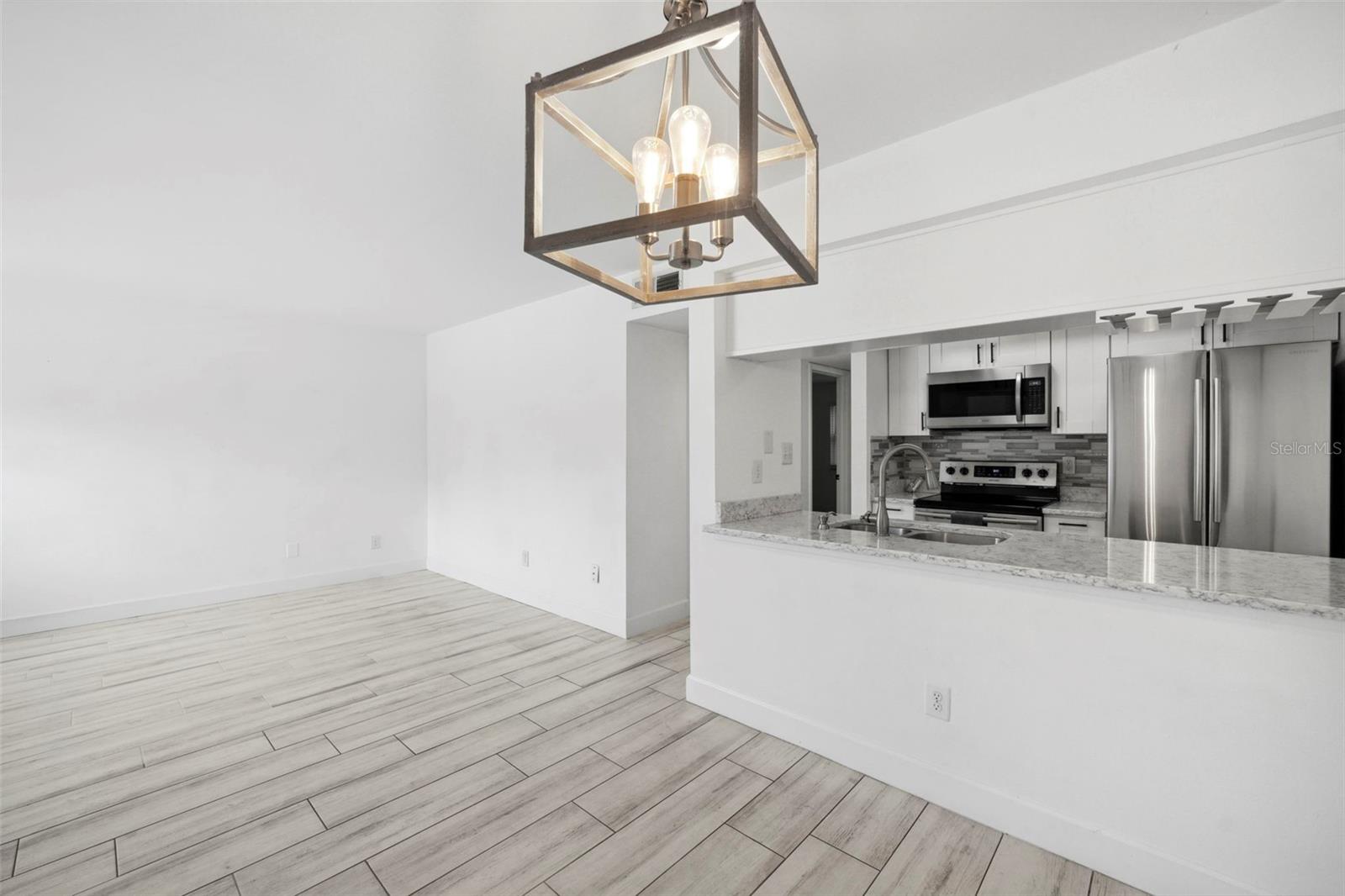 Image 3 of 33 For 3102 Horatio Street 13