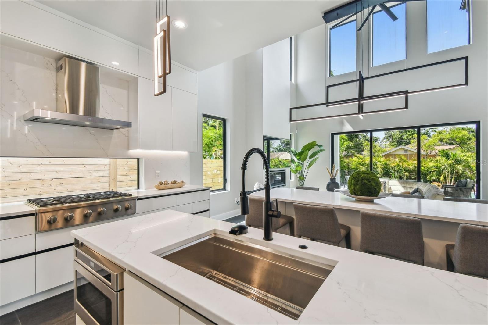 Listing photo id 9 for 715 Peninsular Street