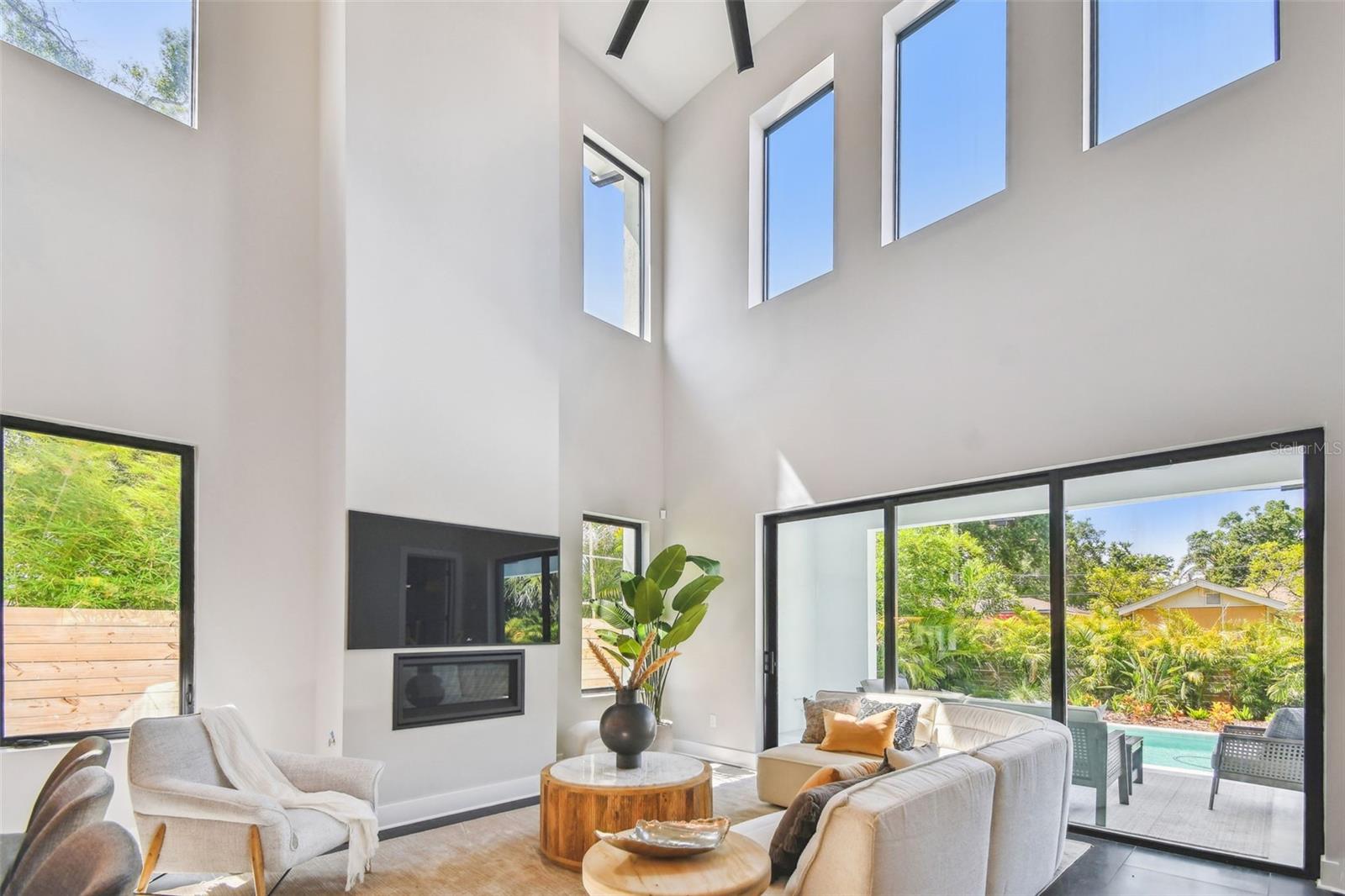 Listing photo id 12 for 715 Peninsular Street
