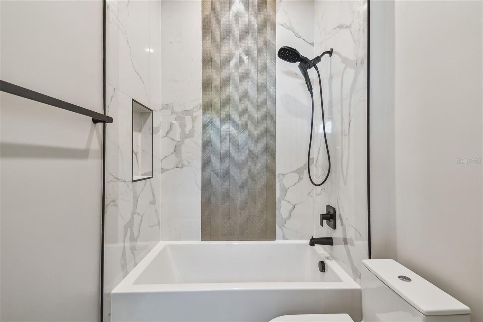 Listing photo id 20 for 715 Peninsular Street