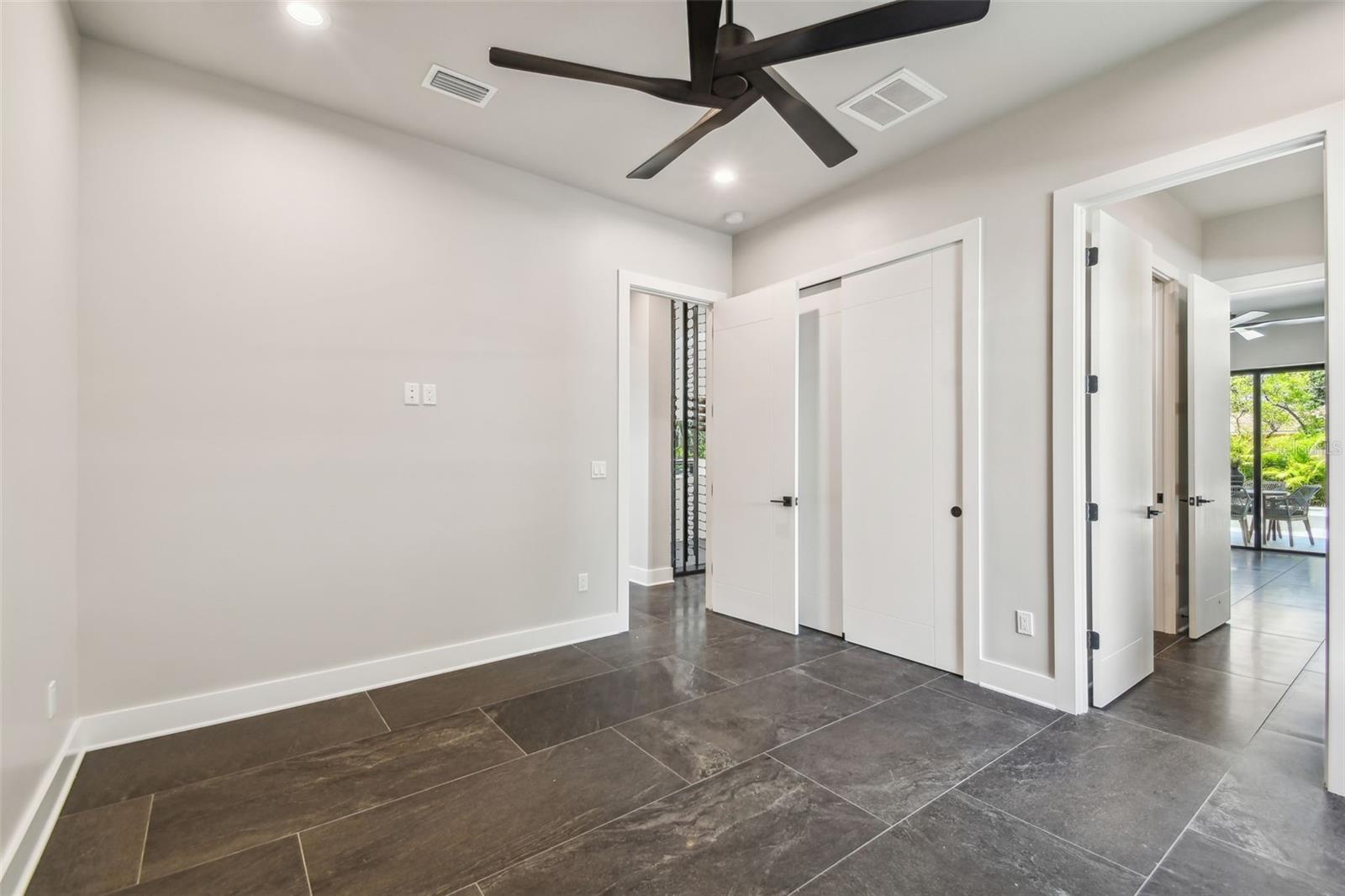 Listing photo id 21 for 715 Peninsular Street