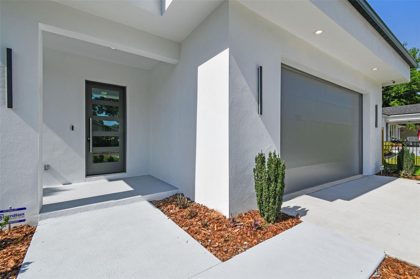 Listing photo id 1 for 715 Peninsular Street
