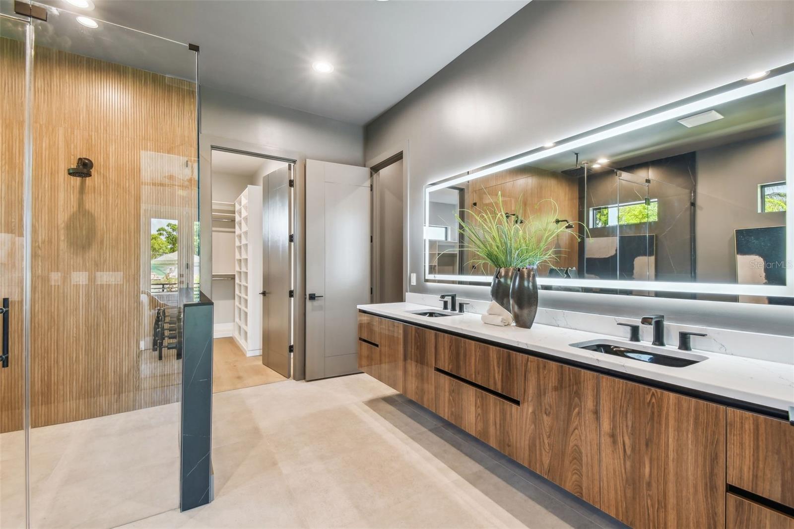Listing photo id 33 for 715 Peninsular Street