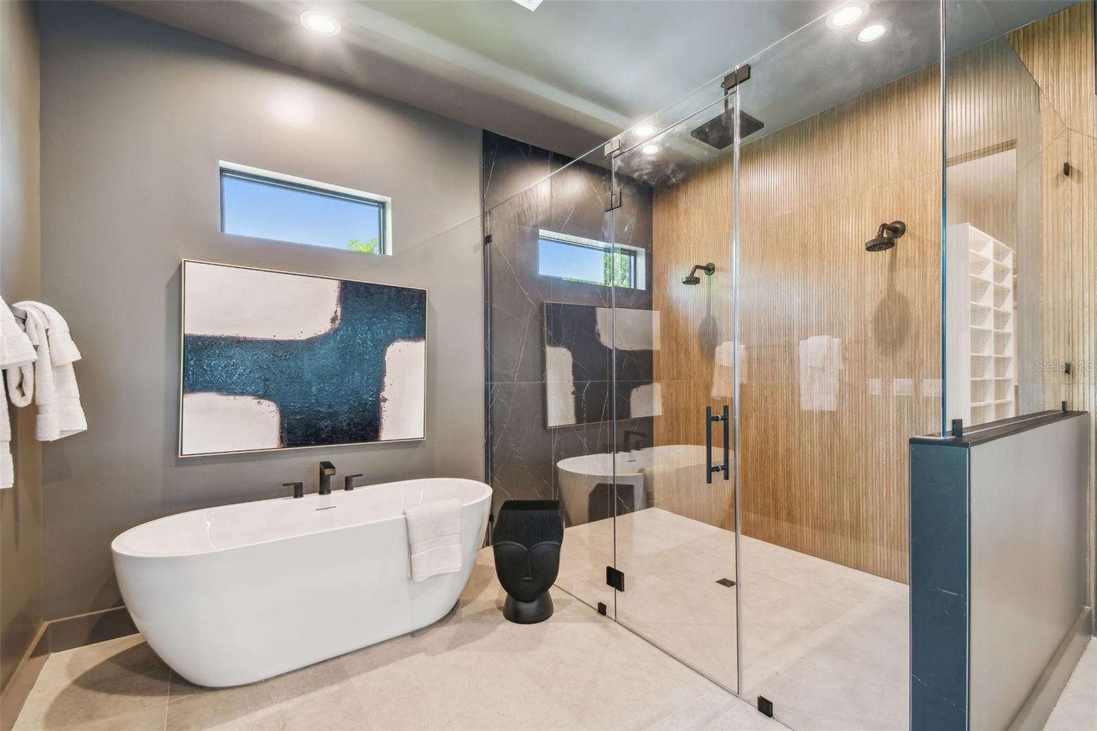 Listing photo id 34 for 715 Peninsular Street