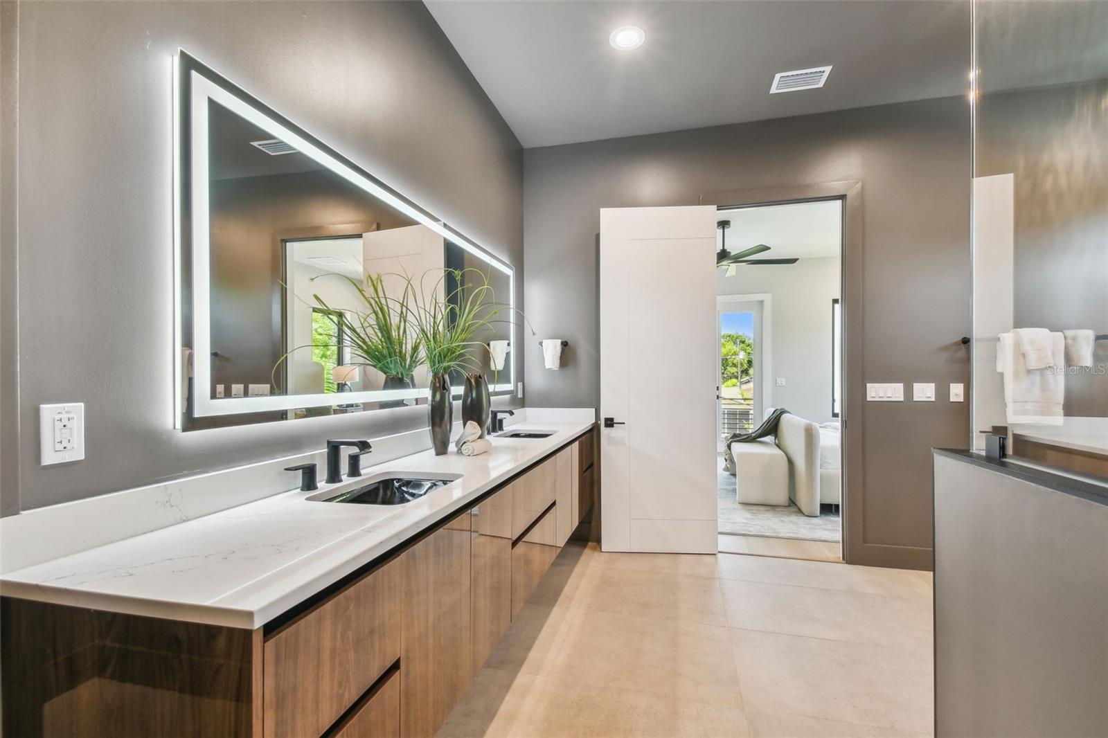 Listing photo id 35 for 715 Peninsular Street