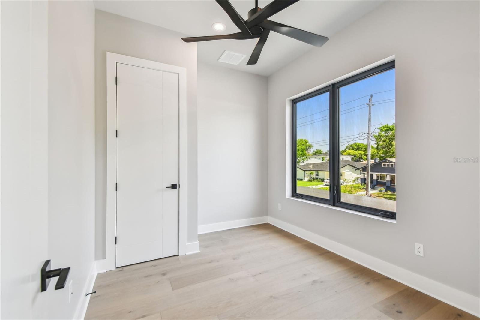 Listing photo id 42 for 715 Peninsular Street