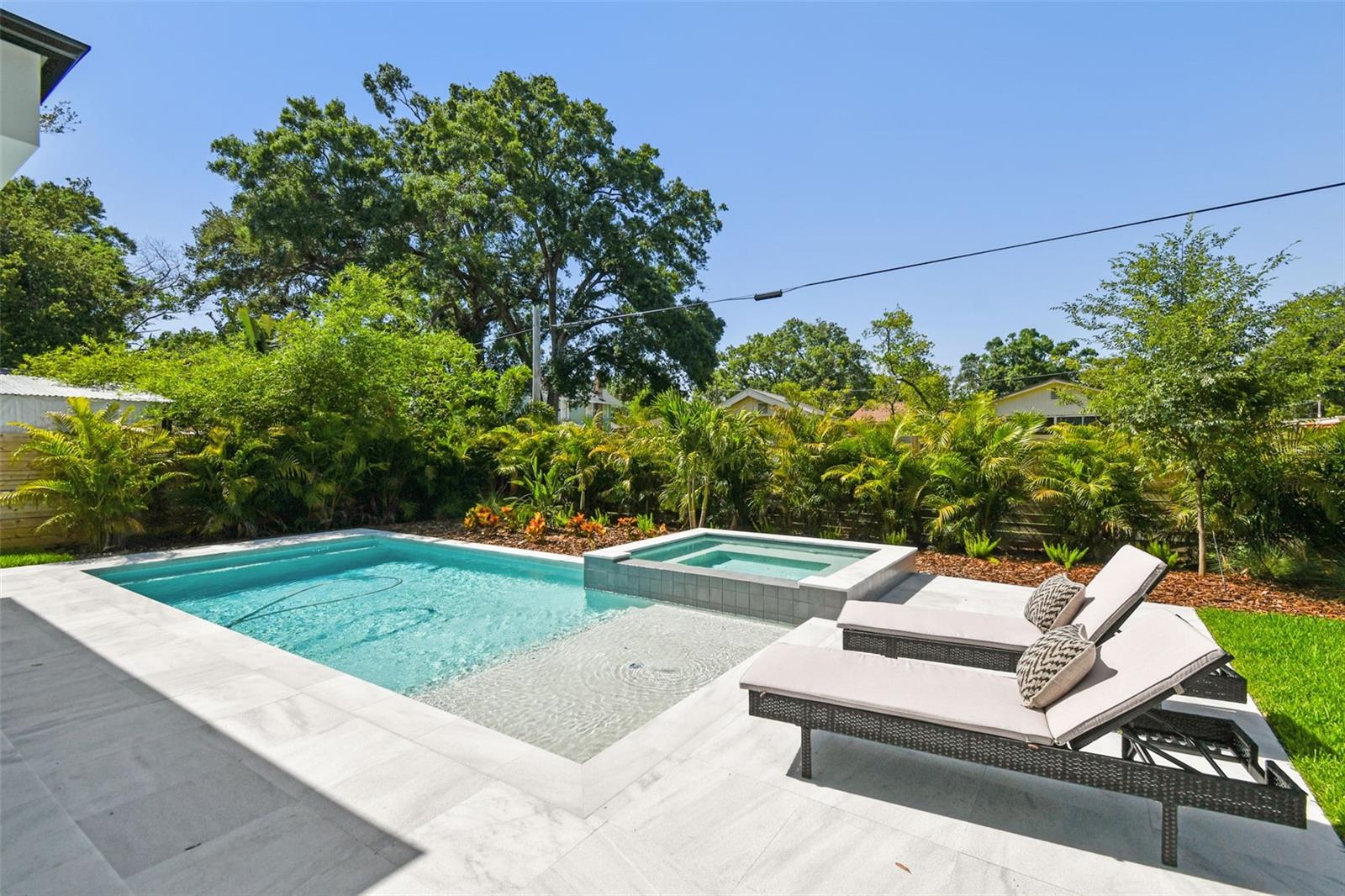 Listing photo id 44 for 715 Peninsular Street