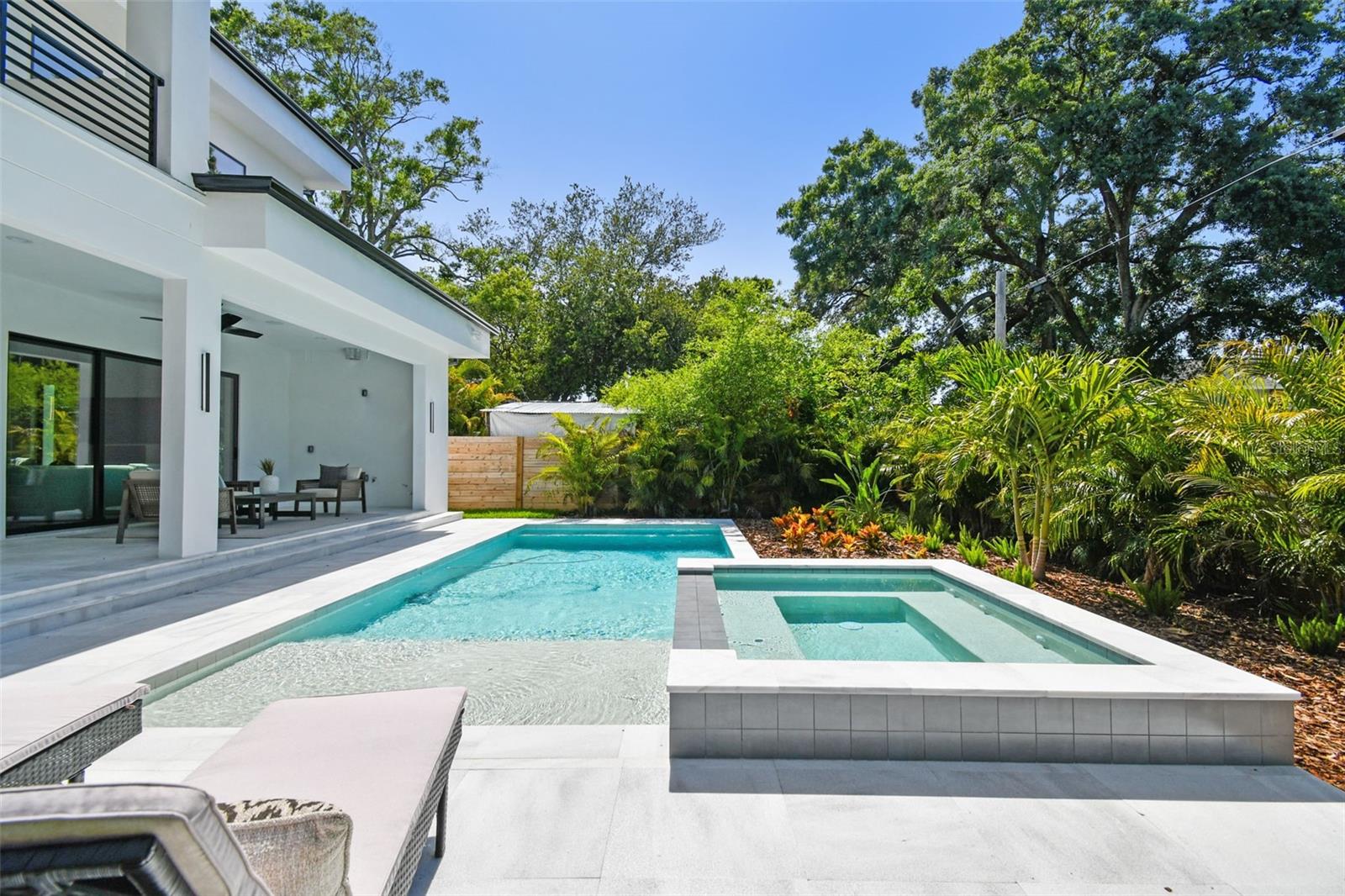 Listing photo id 45 for 715 Peninsular Street