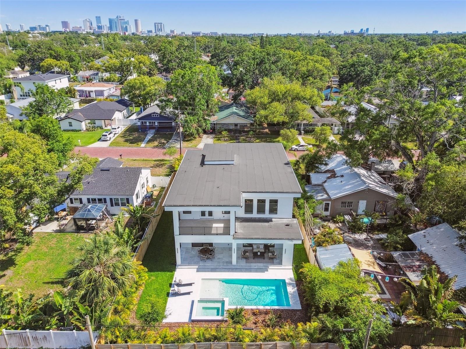 Listing photo id 47 for 715 Peninsular Street