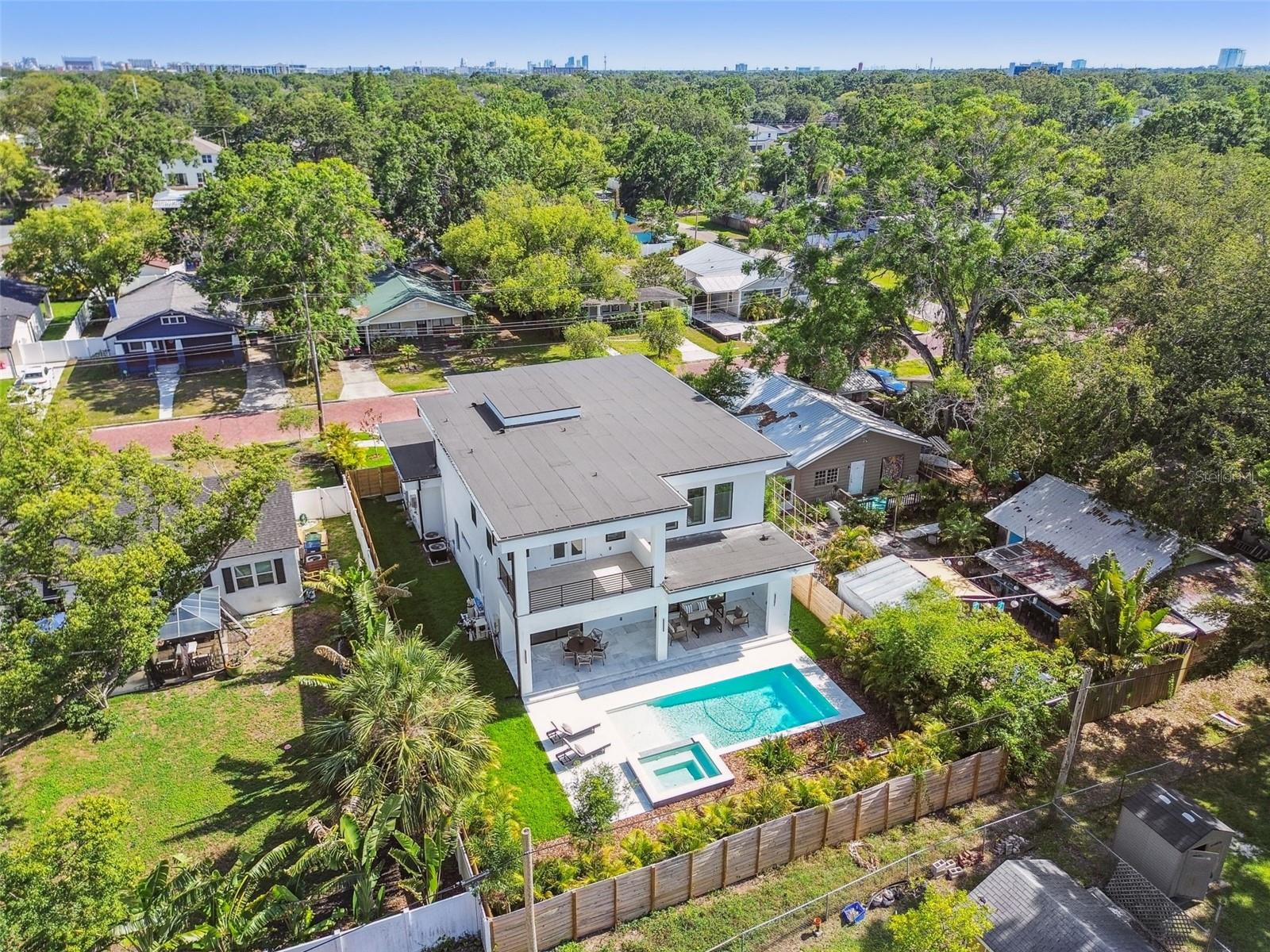 Listing photo id 48 for 715 Peninsular Street